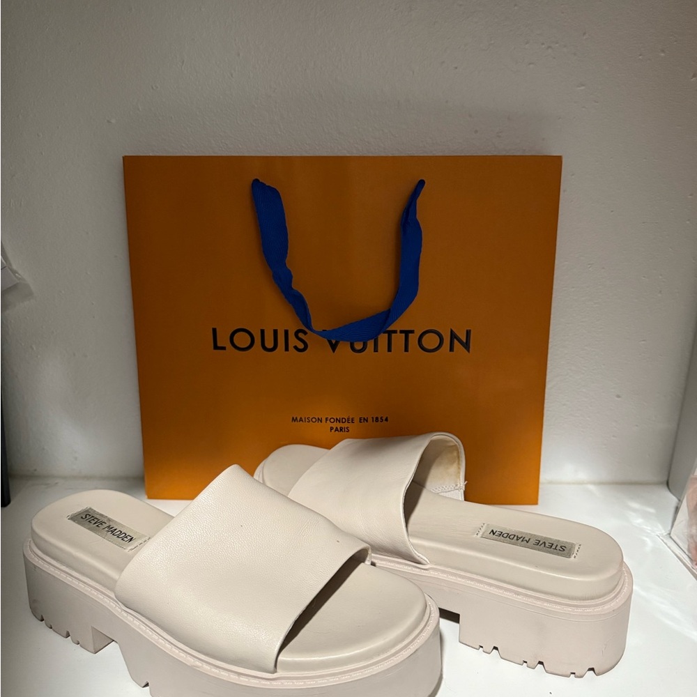 Steve Madden Off-White Platform Slide Clogs